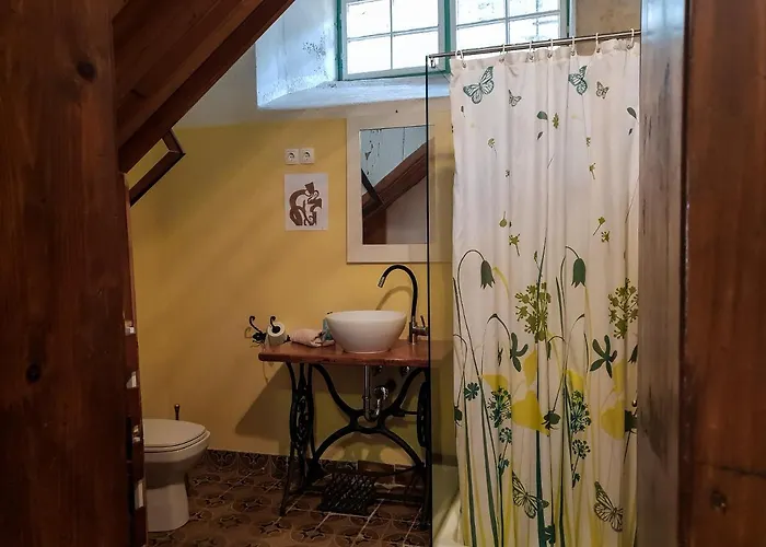 Hisa Velikanka_giantess בית כפרי *